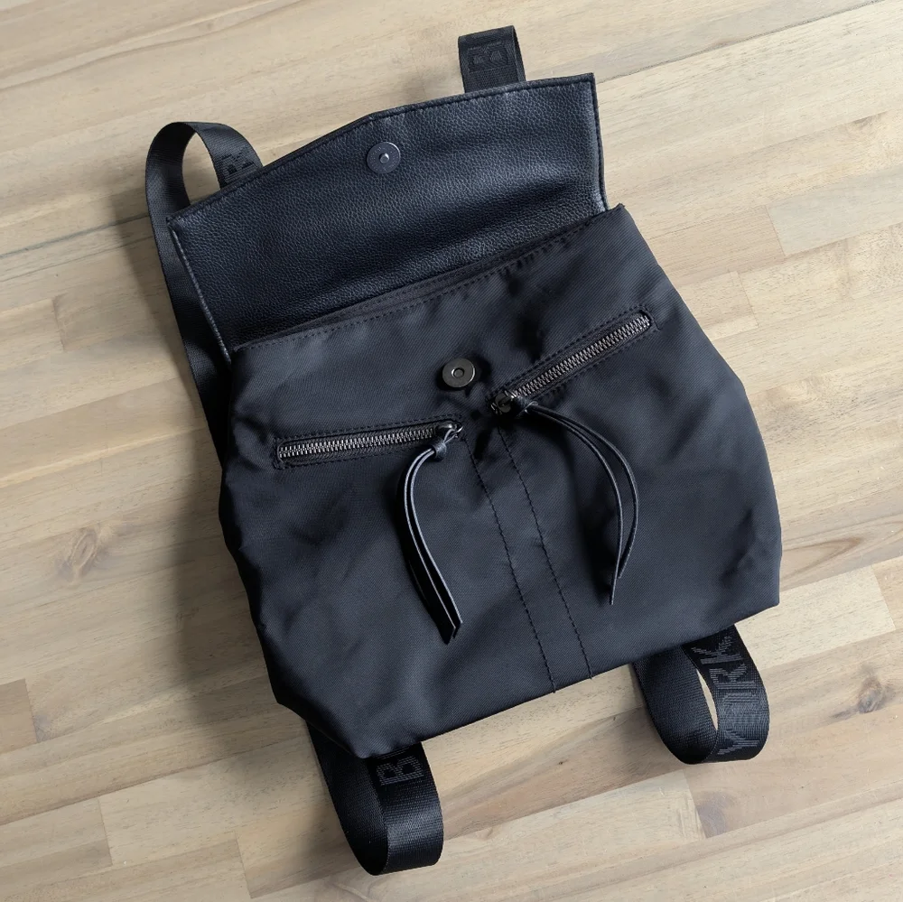 BOTKIER New York Trigger Nylon Backpack Black Flap Travel‎ Campus Bag
